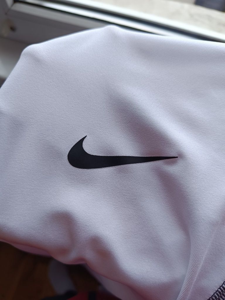 Черни/Бели тениски Nike