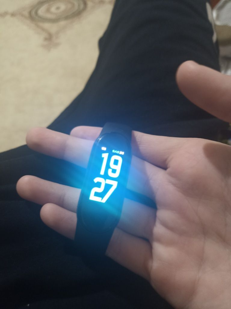 Продам оригинальные Mi Band 5