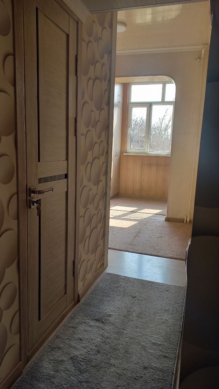 SROCHNA sotuvda qora qamish 2/5, 2 xona 3 etaj