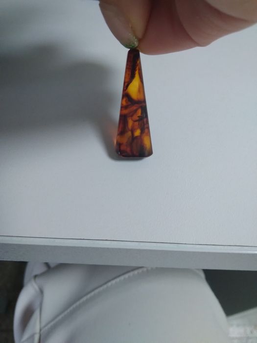 Pandant chihlimbar (posibil imitatie)