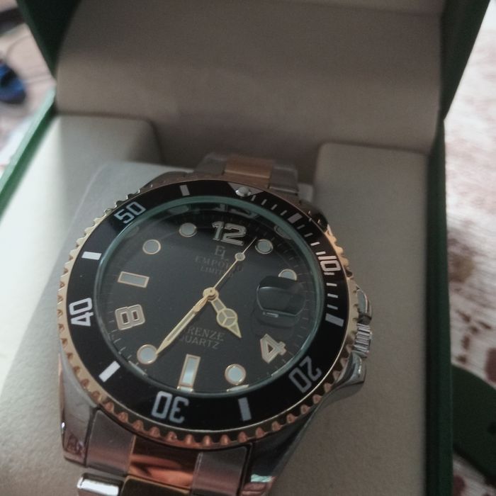 Vând doua ceasuri  de bărbați  emporio limited