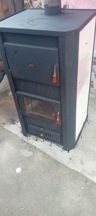 Termu șemineu arde foarte bine