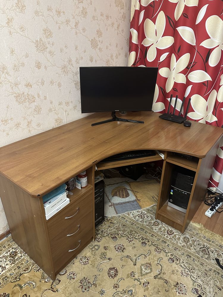 Продается офисный стол