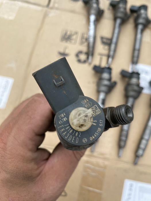 Injectoare  BMW 2.0D seria 3 F30 F35 Pret 400 lei bucata