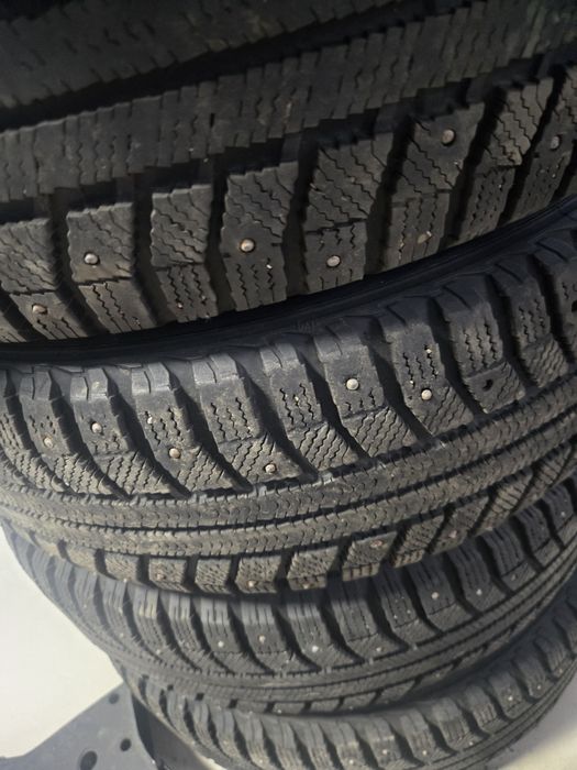 Шины 205/70-15 шипованные.