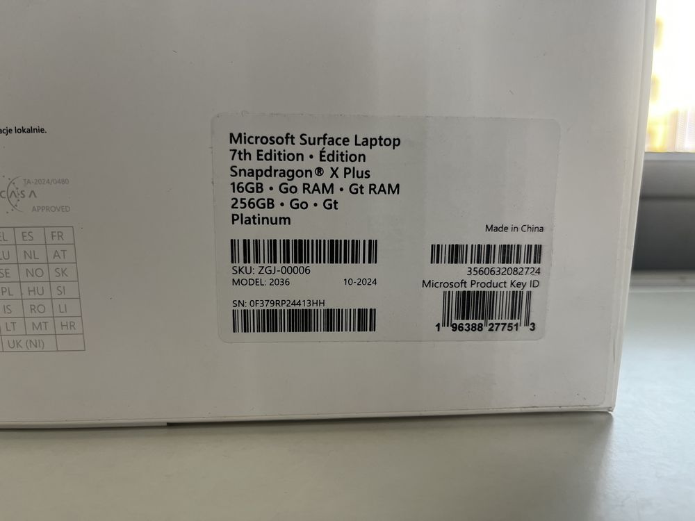 Laptop Microsoft Surface 13.8” 256GB Produs Nou Sigilat