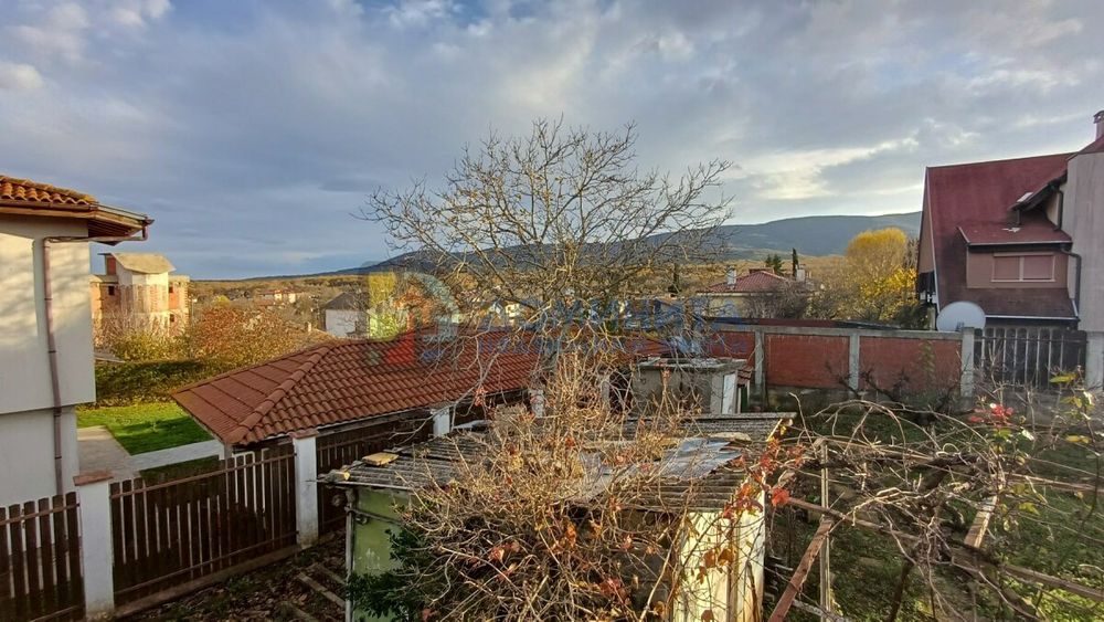 Здрава ,голяма къща в с.Велика!