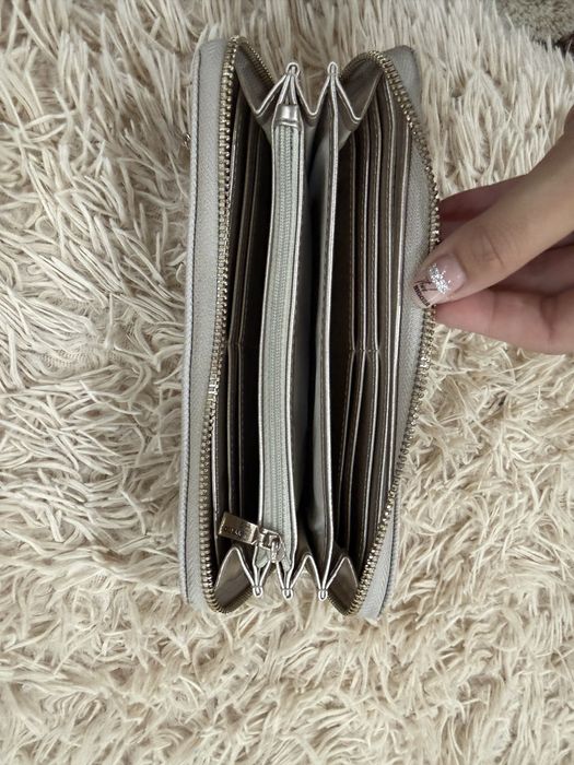 Дамски портфейл на Guess