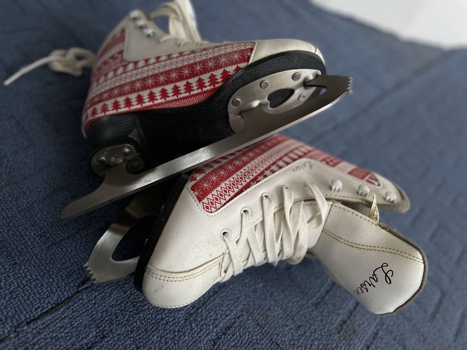 Продам женские коньки