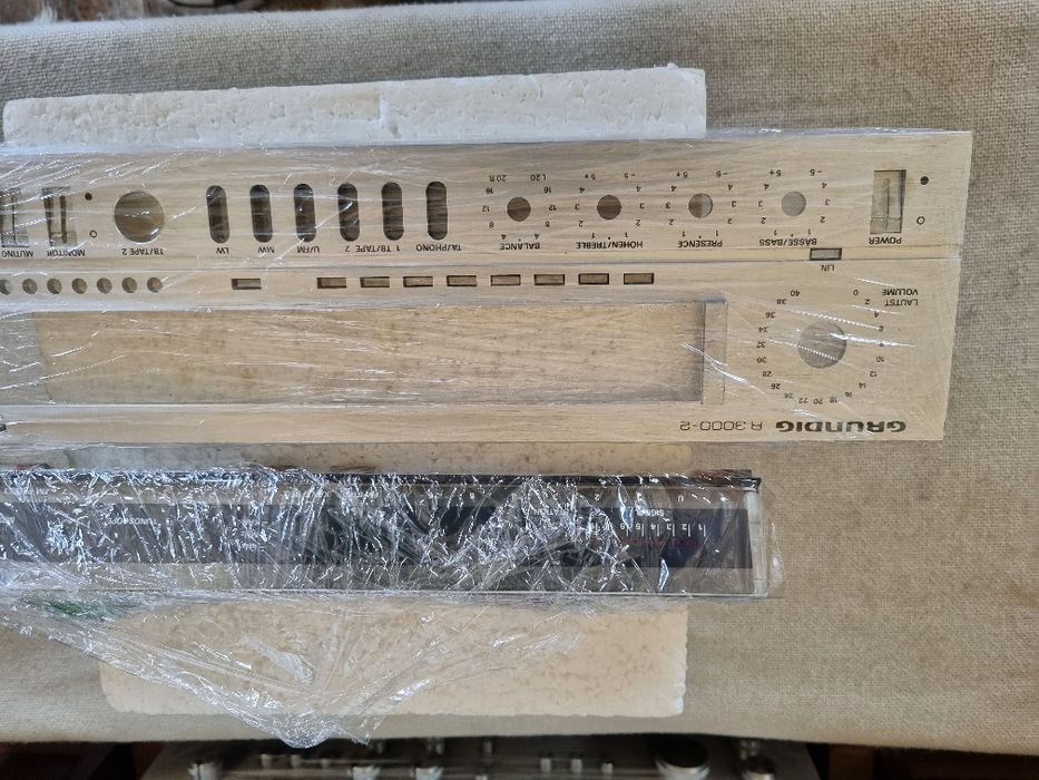 Panou frontal Amp Grundig R 3000-2. Impecabil.