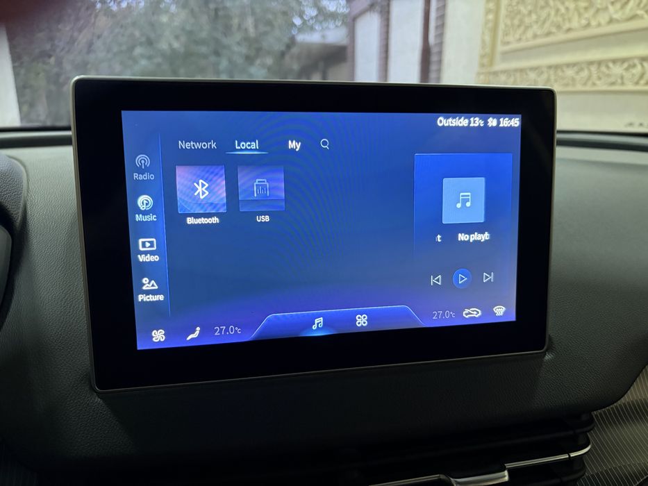 Sotiladi Hongqi eqm-5 450 tali toza 35500 km yurgan qora rangli