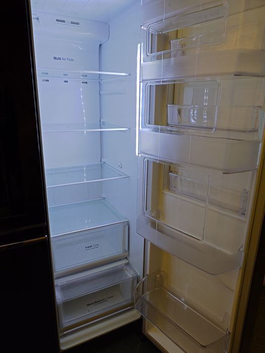 Хладилник LG side by side, модел GSJ760WBXV