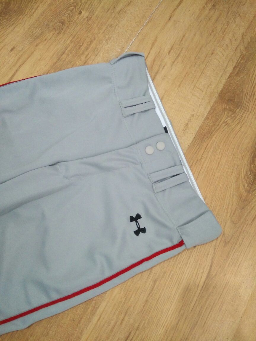 Pantaloni Under Armour mărimea 7-8 ani