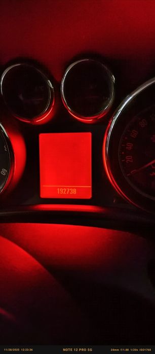 Opel astra J avariat - negociabil