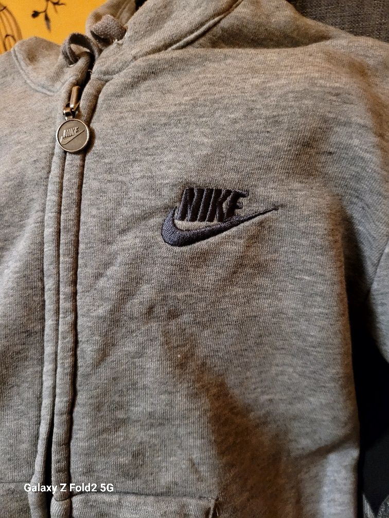 Nike, суичар сив Нов!