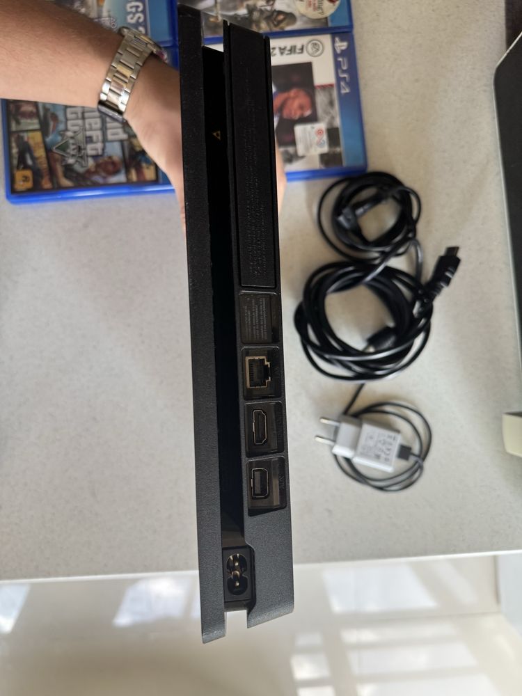 Playstation 4 Slim 1TB
