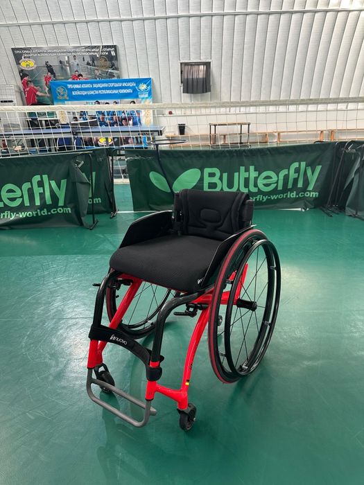 Инвалидная спортивная  коляска