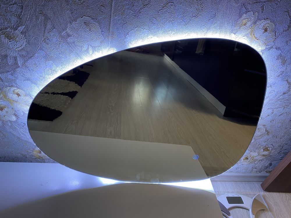 LED Огледало с размери 79/59см