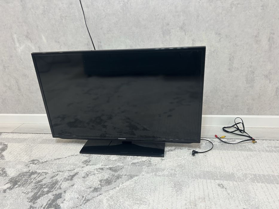 Продам телевизор в рабочем состоянии ,не виснет ,