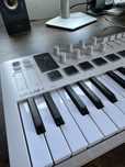 Arturia MiniLab 3 White – MIDI Controller – Ca nou!
