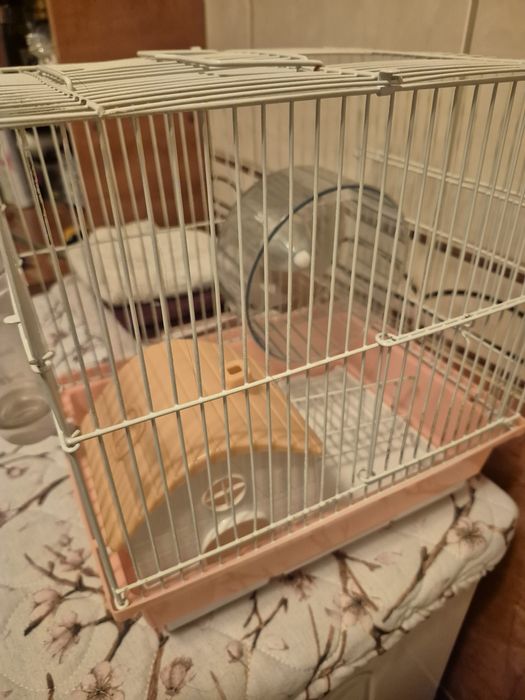 Vând cusca de hamsteri