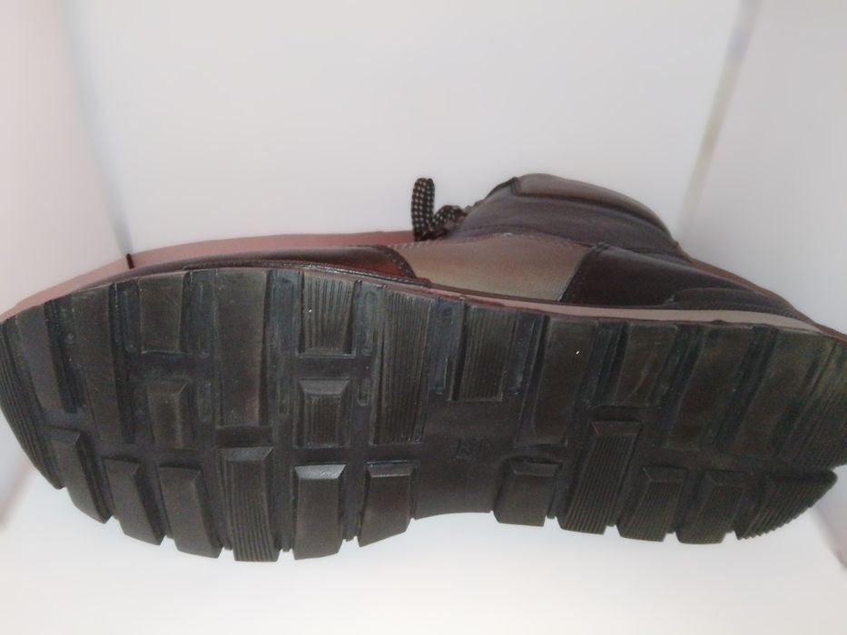 Чисто нови зимни обувки