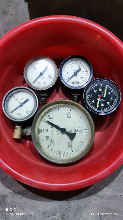 Манометры, советские и немецкие рабочие