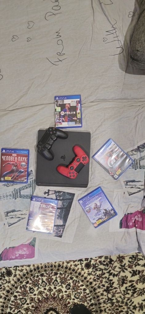 Sony ps4 + 2 джойстика и 5 дисков