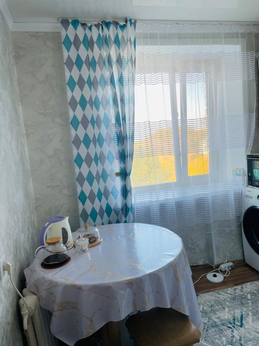 Продам стол кухонный