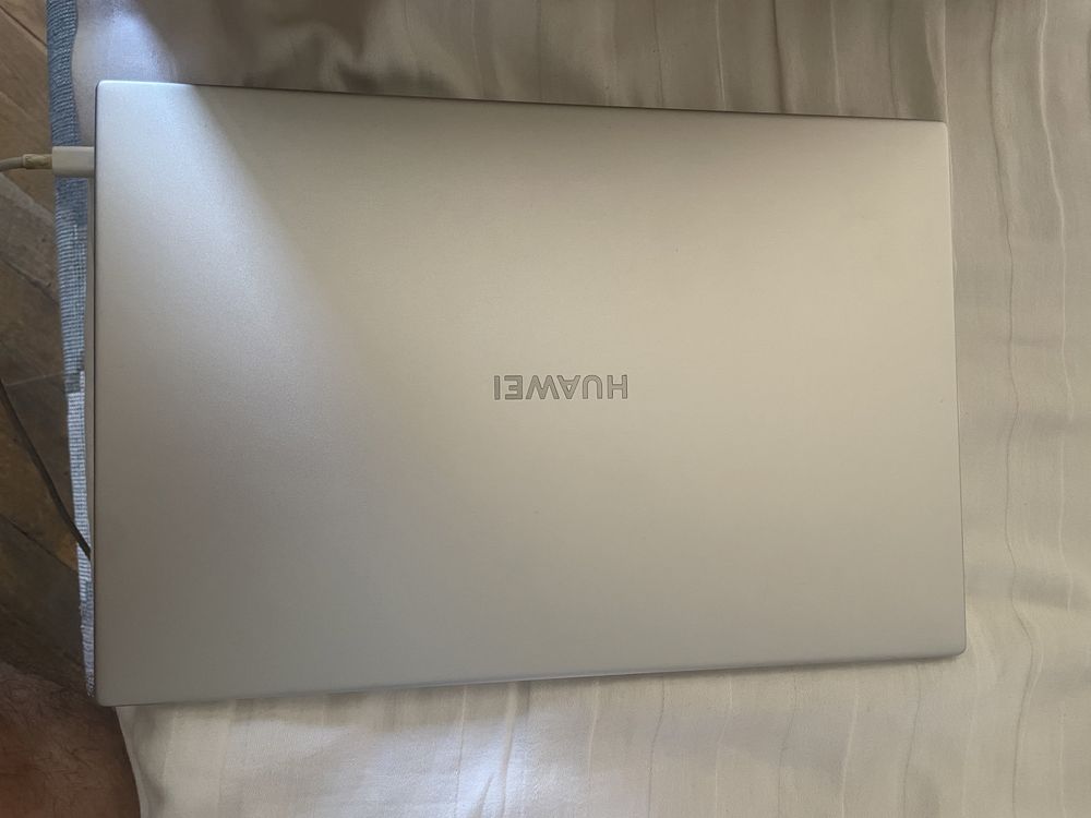 Лаптоп Huawei Matebook D14