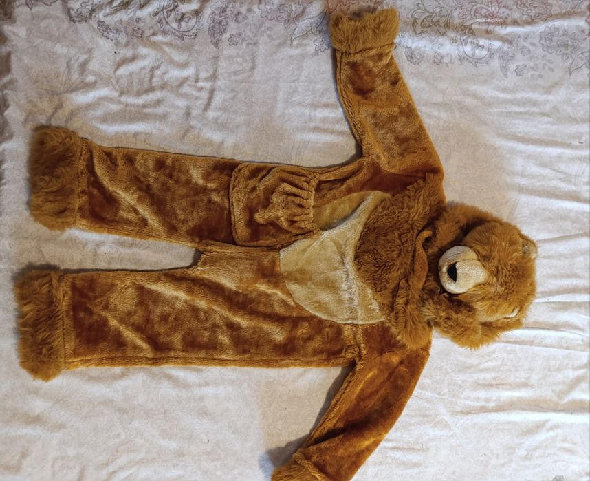 Продавам детски костюми