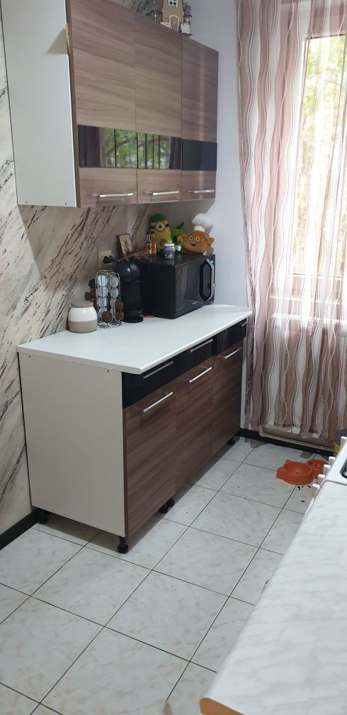 Apartament 2 camere semidecomandat Galați, Micro 17, etaj 2.