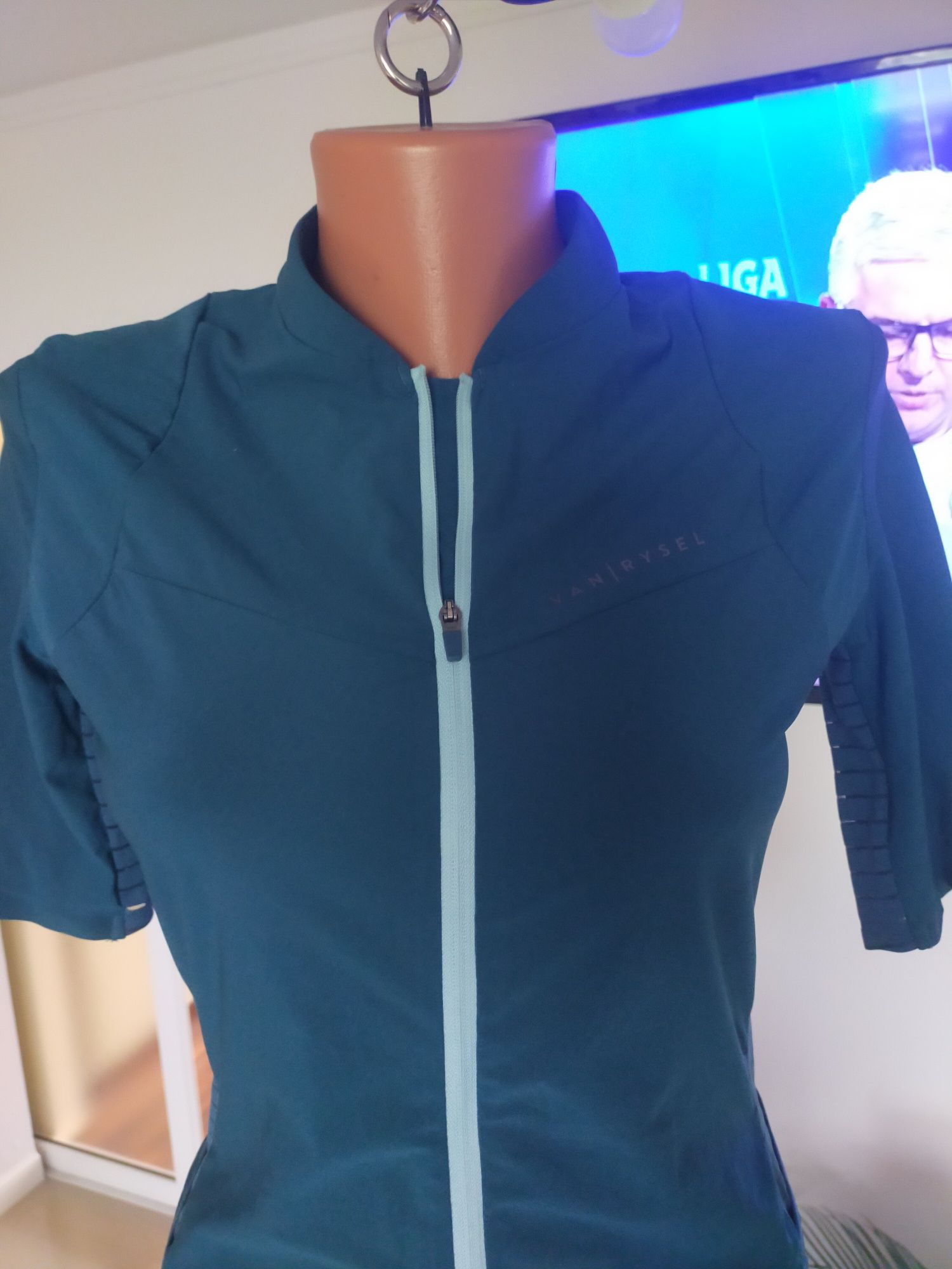 Vând bluza bike VAN RYSEL mărimea M