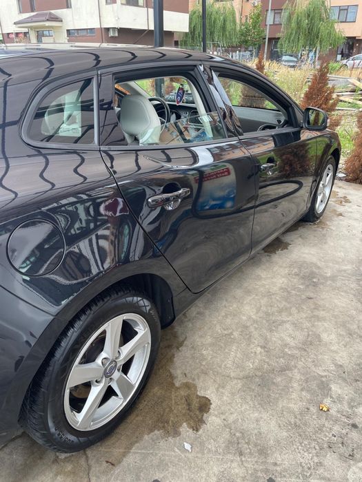 Volvo V40 D2 2013