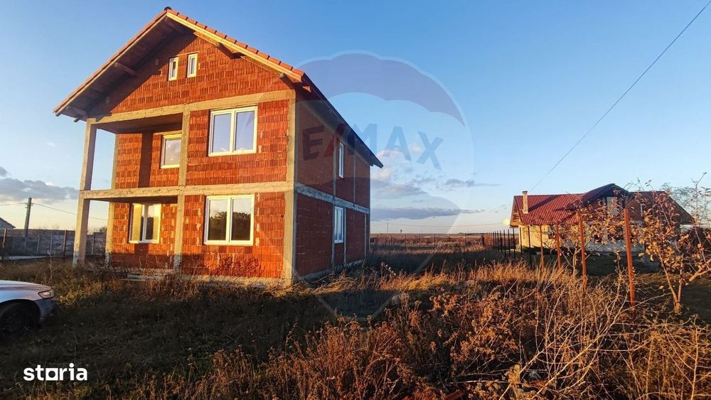 De vanzare casa cu etaj 4 camere, la rosu iesire Les langa padure