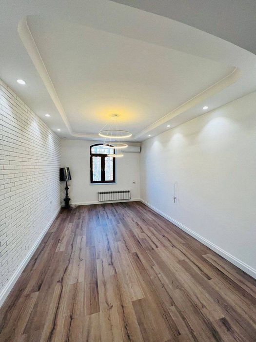 Срочно продается 5ти ком кв-ра в новостройке, ор-р: Финанс.Инст, 221м²