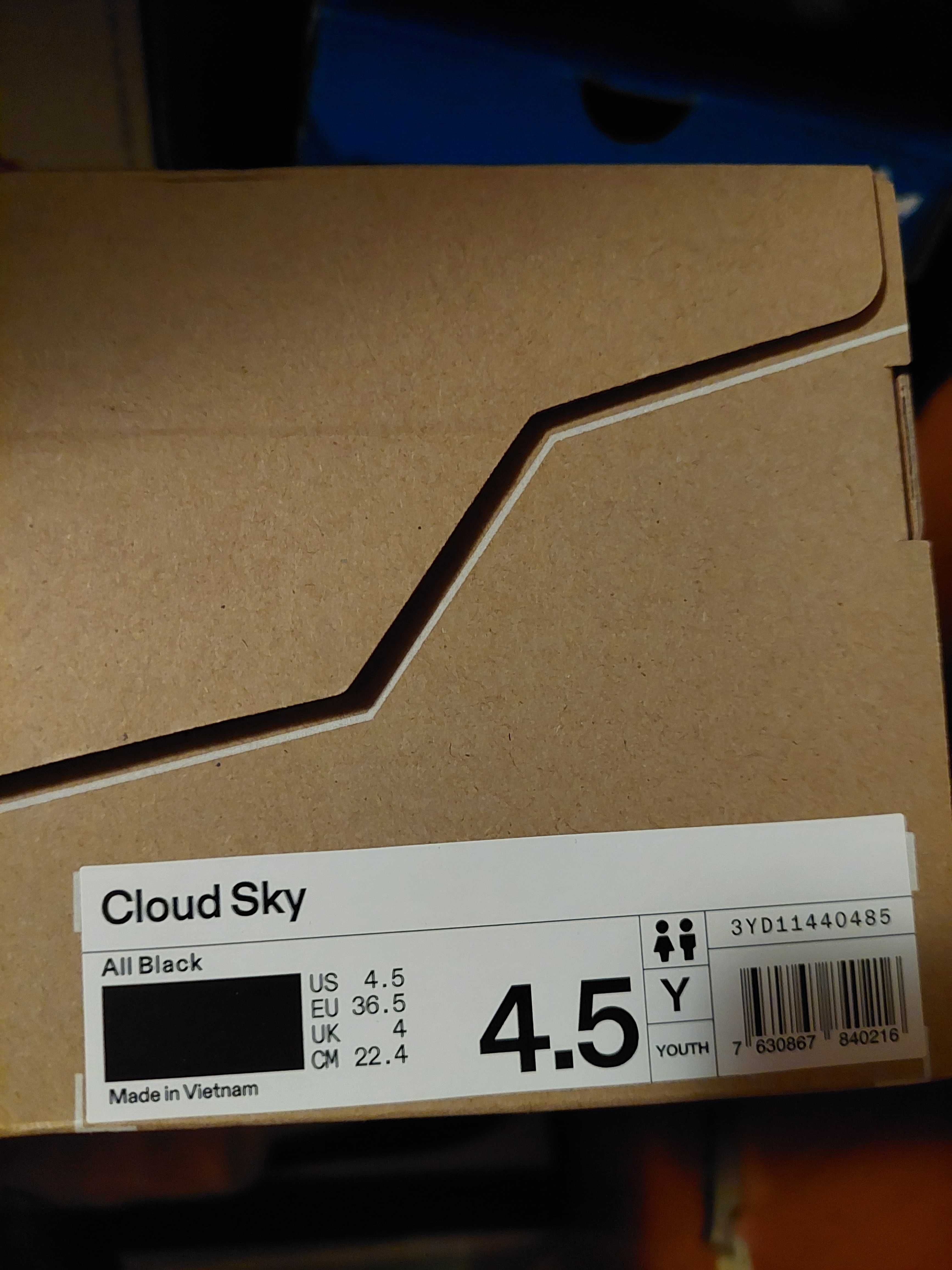 ON  Cloud sky оригинални маратонки 36,5