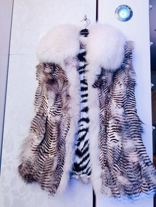 Пухкав елек с естествен косъм от рис и полярна лисица