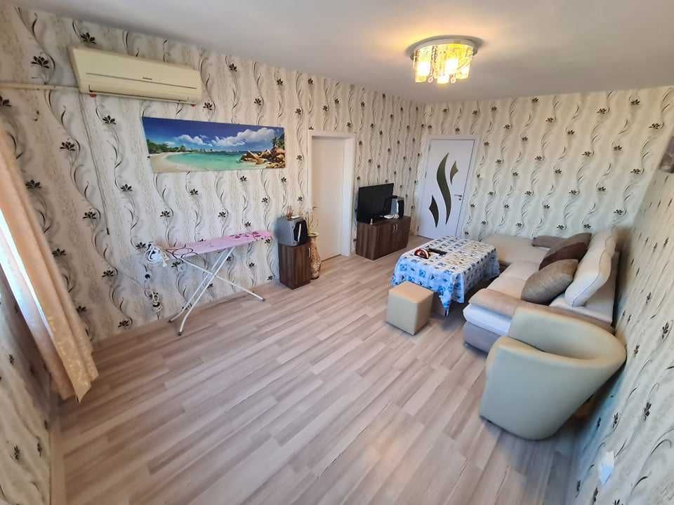 Дава се под наем Тристаен апартамент в Бургас, Славейков - 92 кв.м за 255 € - Снимка #2
