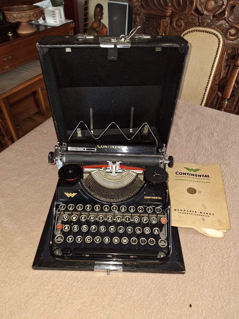 Masina de scris veche Continental.Impecabila.