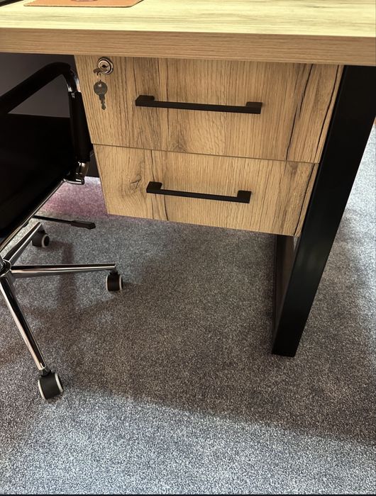 Работчий стол в идельном состоянии