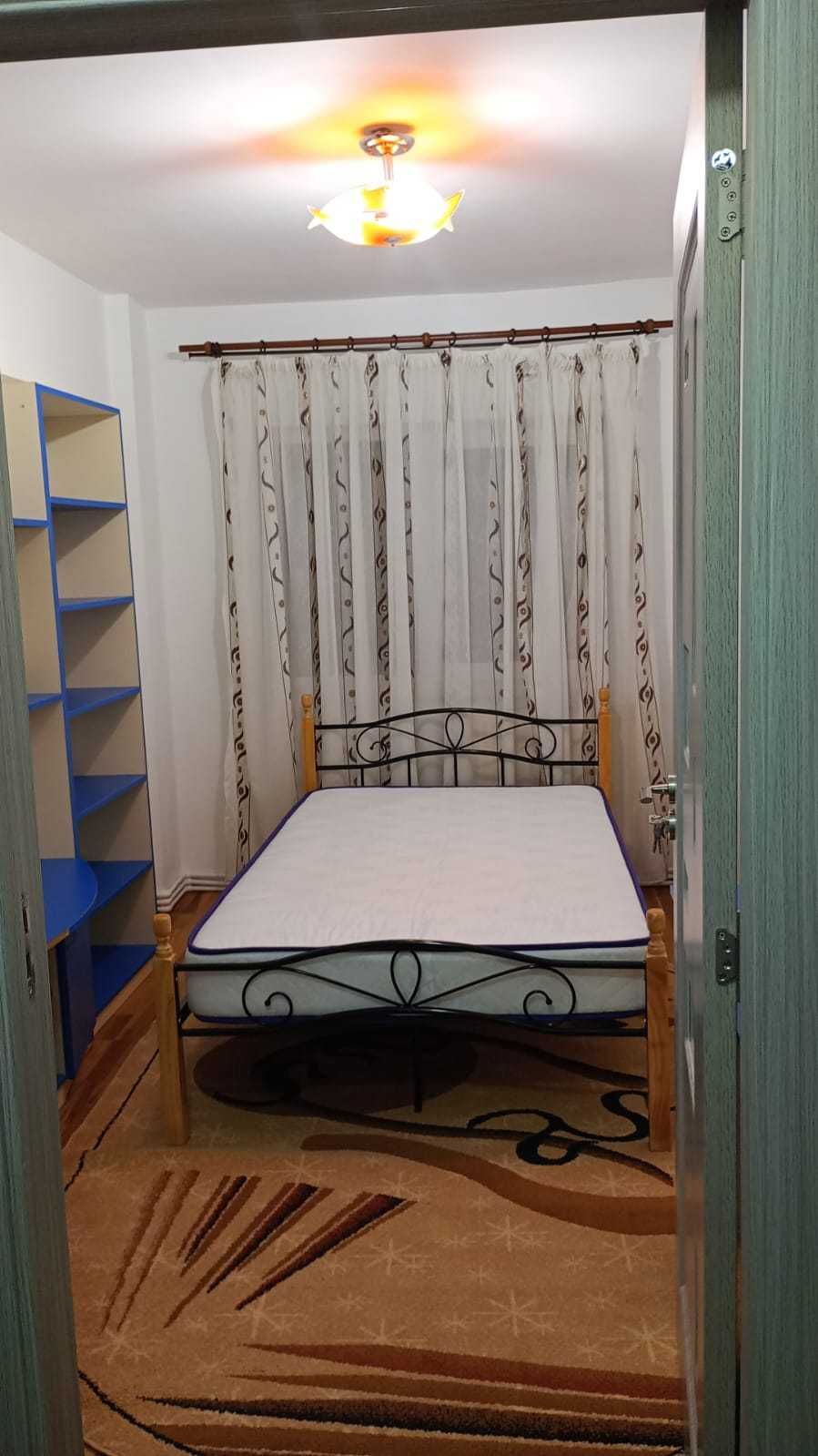 Proprietar , inchiriez apartament 3 camere ,zona liceul sportiv .