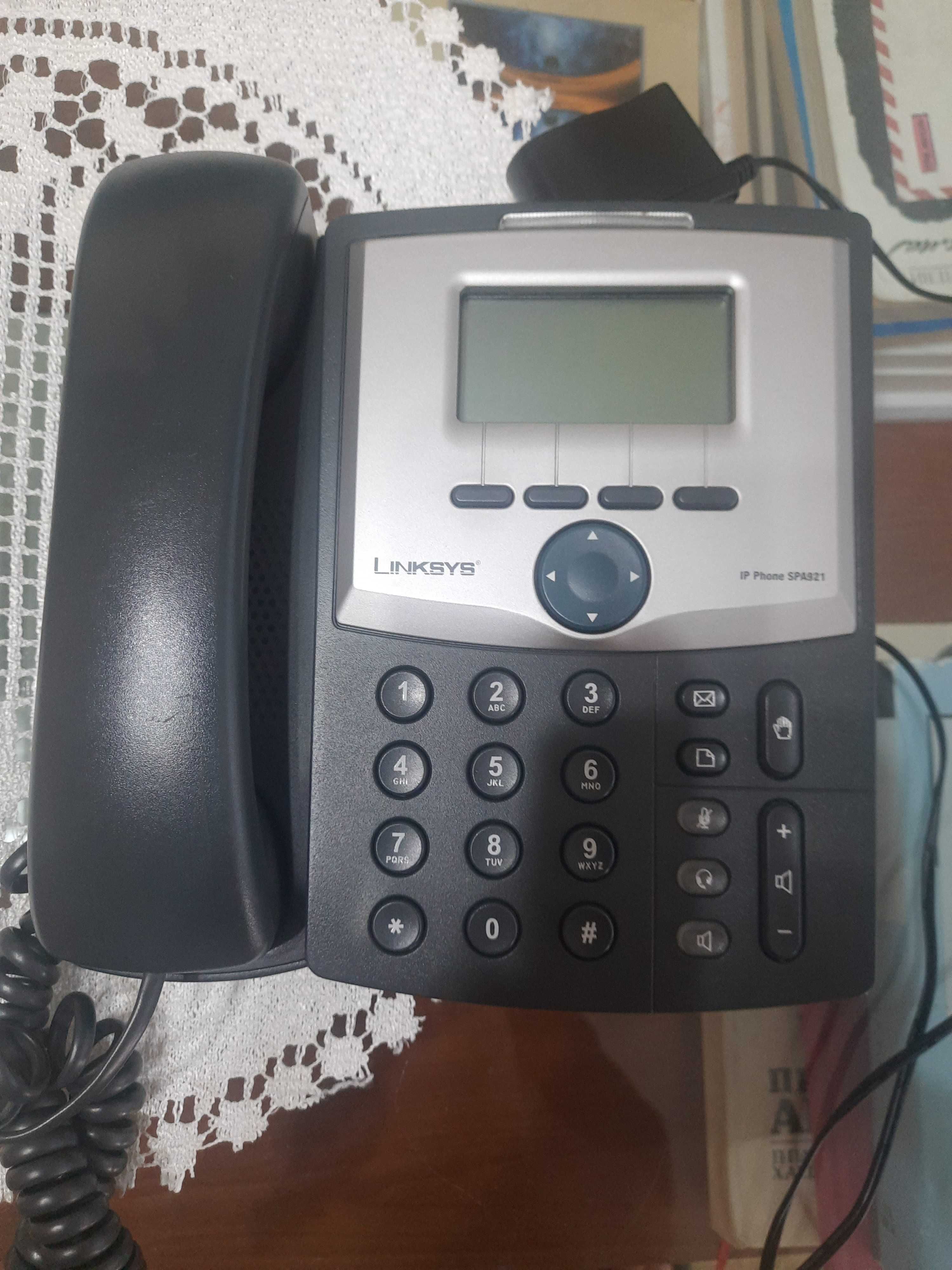 Продавам IP телефон Linksis  SPA921