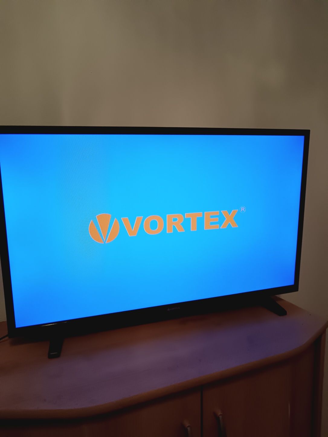 Vând TV LED Vortex
