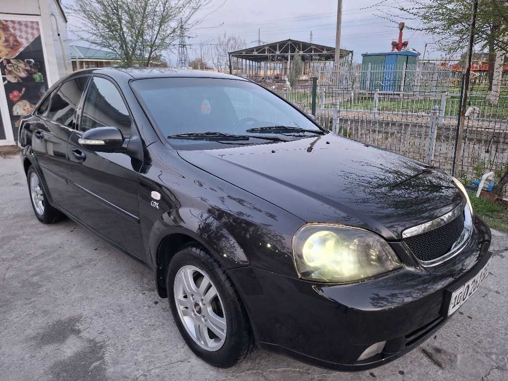 Lacetti 2010 sotiladi