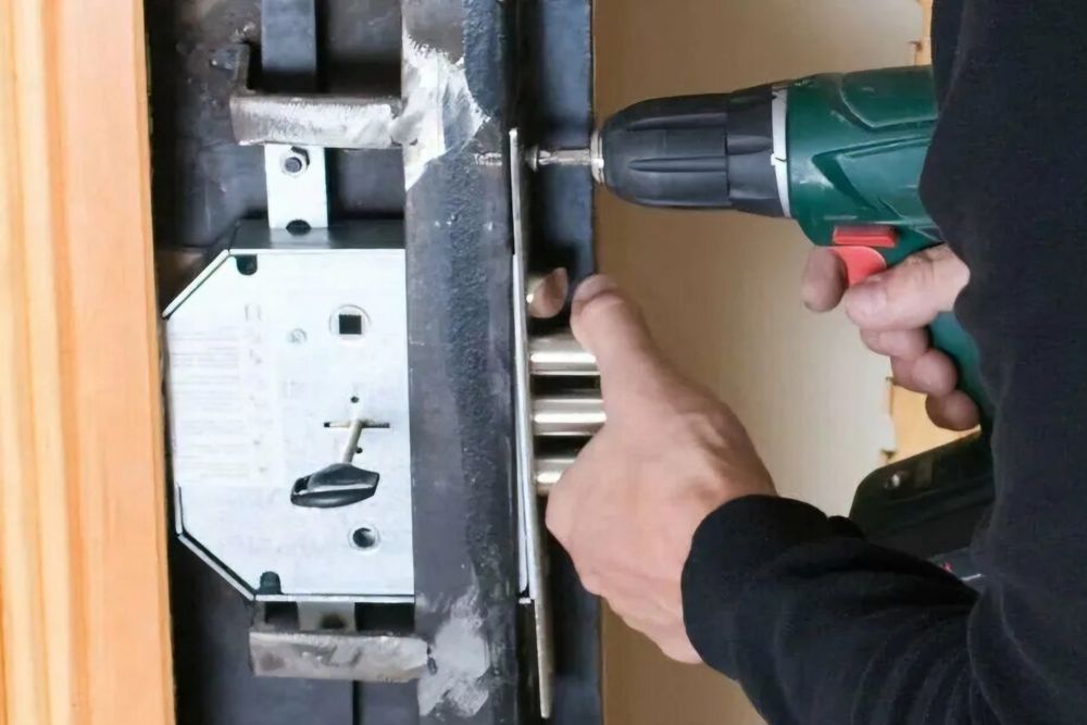 Замена и ремонт замков