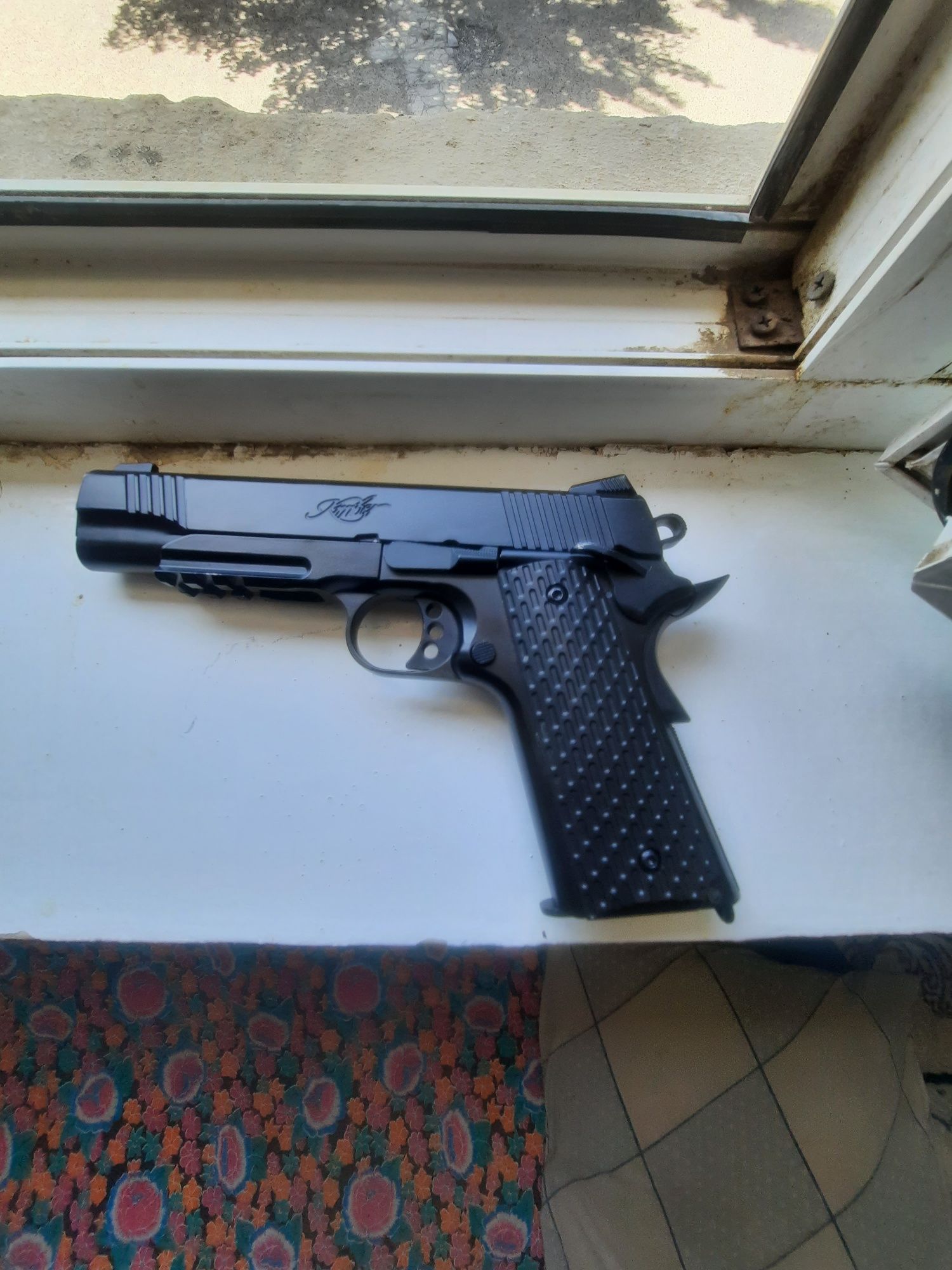 Metalicheskiy Rezinali Pistolet