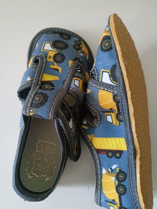 Боси пантофи за момче