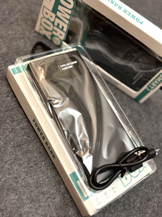 Baterie externa fast charge noua