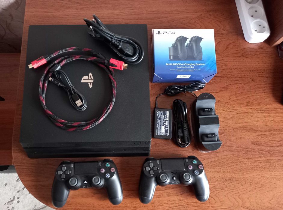 Продам Sony Playstation 4 Pro 1 Tb